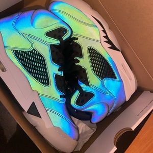 AIR JORDAN RETRO 5 (WOMEN)